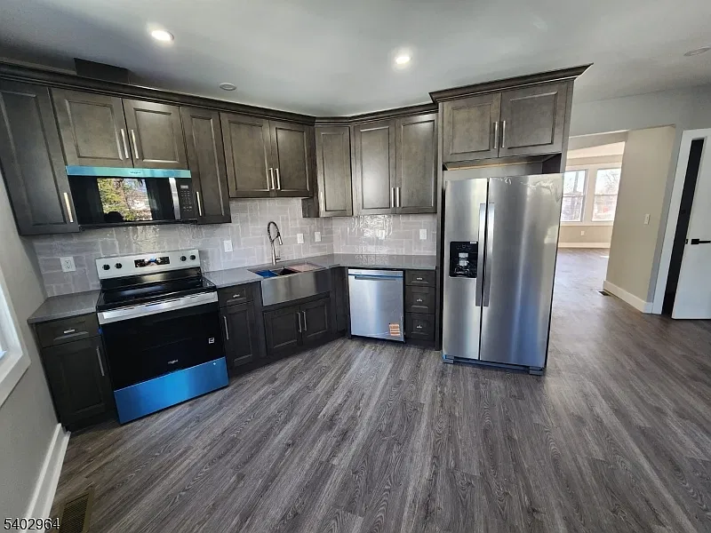 93 Hughes St — Photo 4