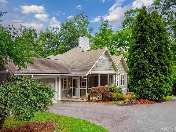 2nd image of 36 Woodlily Way