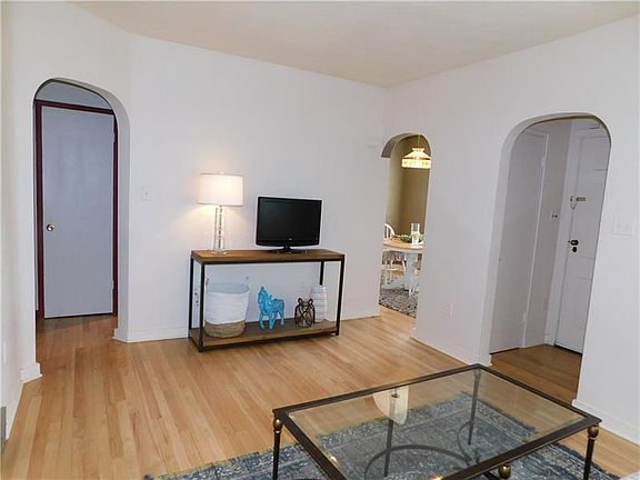 4th image of 1117 Lewis Ave
