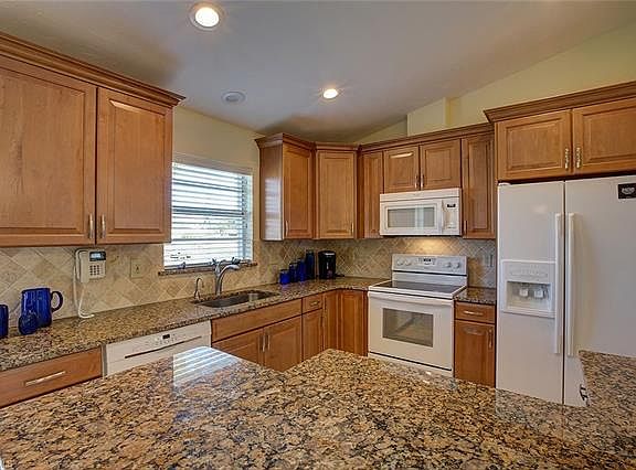 4th image of 3311 Sabal Springs Blvd