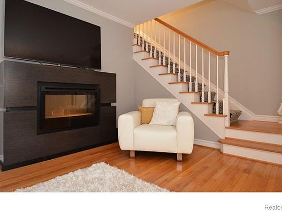 3rd image of 633 N Old Woodward Ave #1