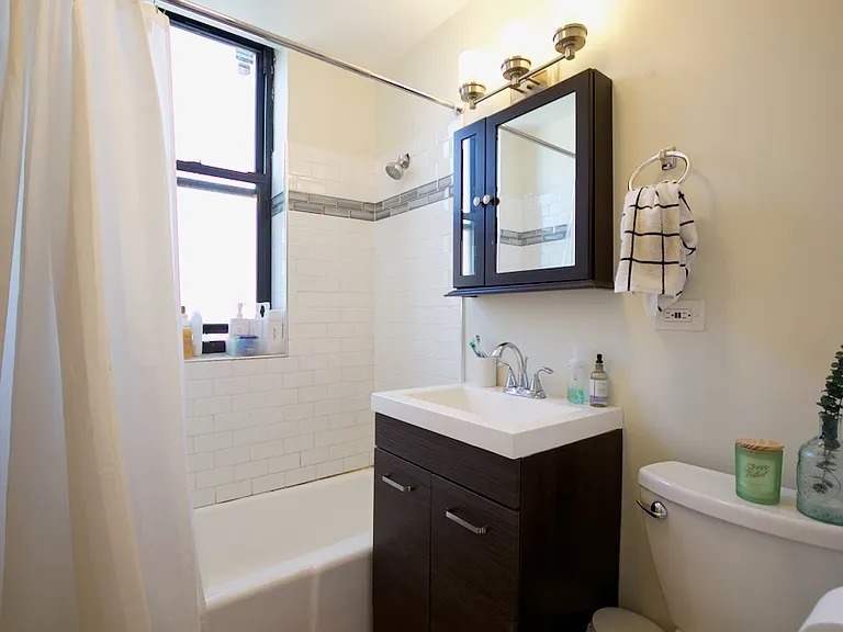 2909 N Mildred Ave #4 — Photo 20