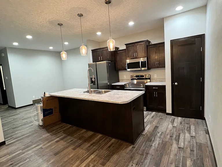 9521 W Dolores Dr — Photo 8