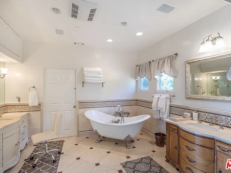 1601 Alisa Ln — Photo 29