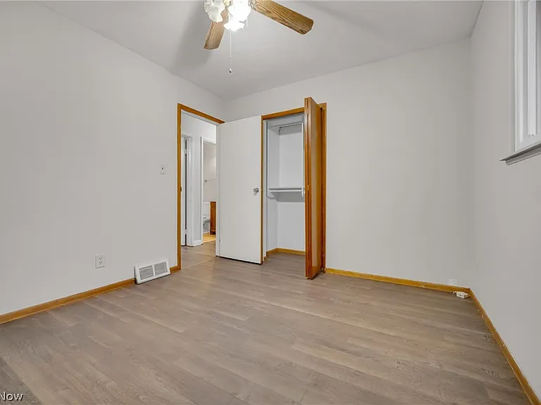 15067 Rochelle Dr — Photo 9