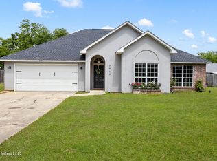 7012 Pinehurst Dr, Ocean Springs, MS 39564