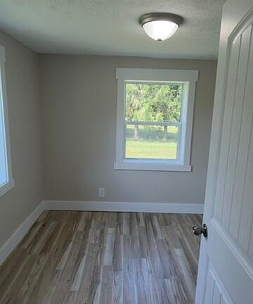 5th image of 110 Maple St