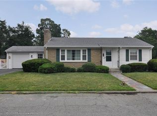 10 Vista Dr, Rumford, RI 02916