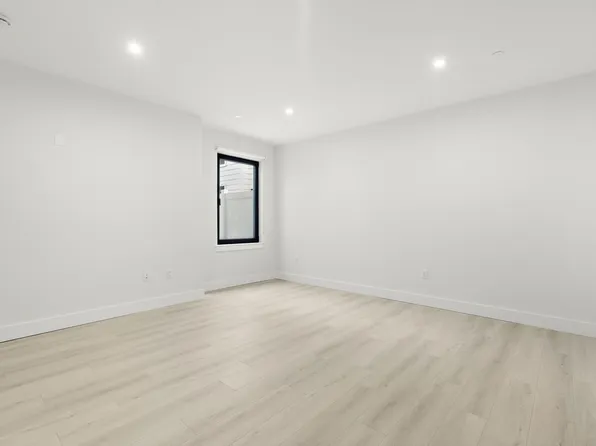 4525 Bergenwood Avenue image 56 of 74