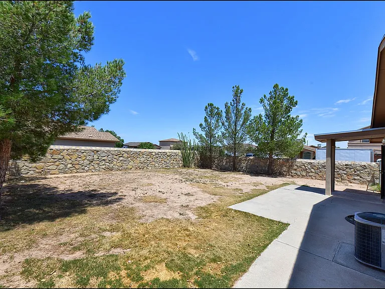 7351 Burntside Ln — Photo 29