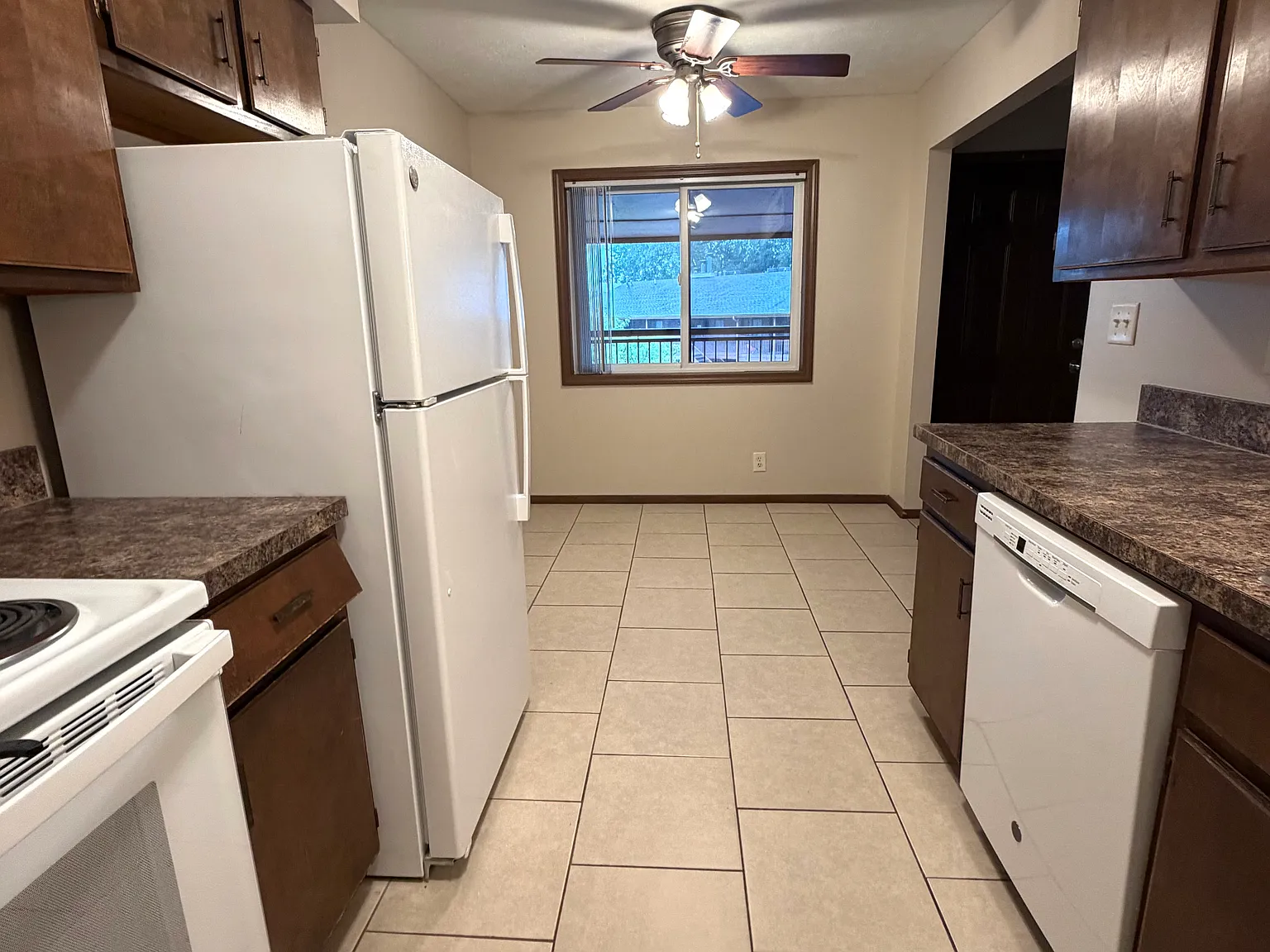 2 bed, 857 sqft, $925 — Photo 1