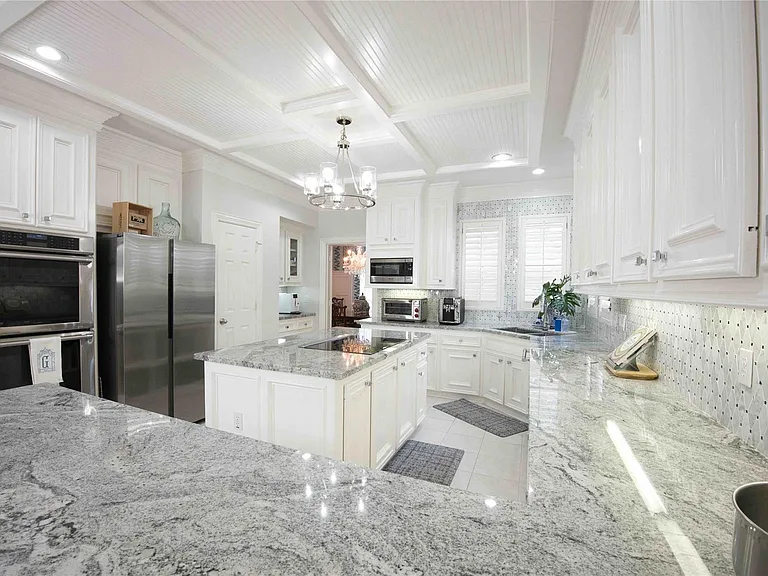 615 Timber Cir — Photo 2