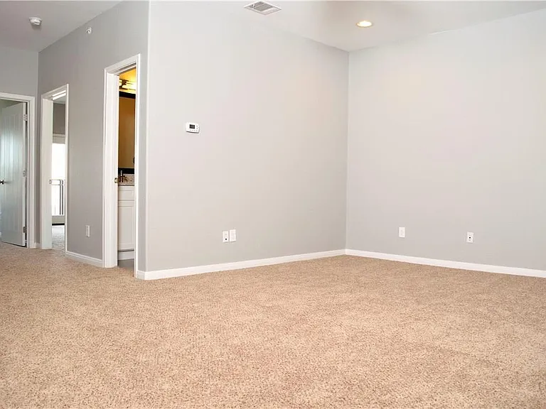 121 Kimbel Kourt — Photo 10