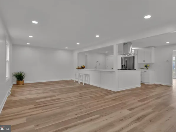 71 S Maple Ave, Marlton, NJ 08053