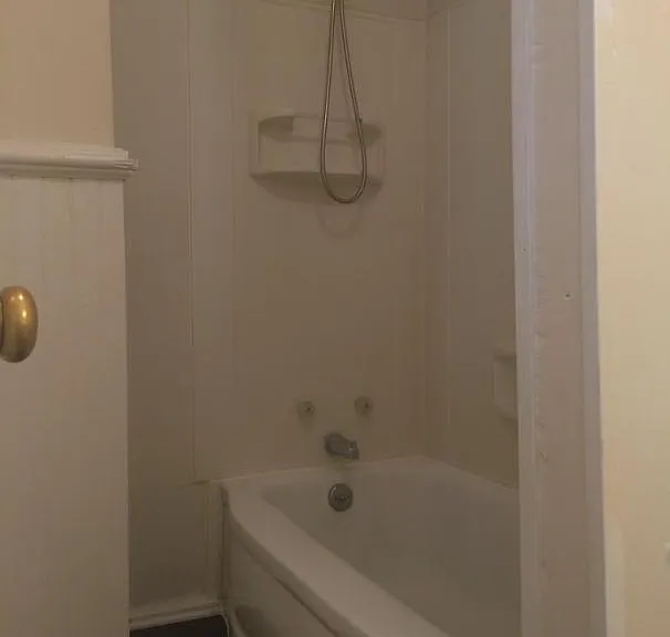 Bathroom, shower/tub.