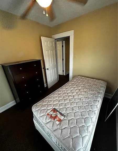 990 Oakland Apt A Bedroom pic 3_07162025