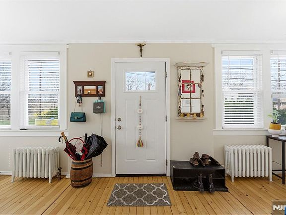 2nd image of 48 Rochelle Ave