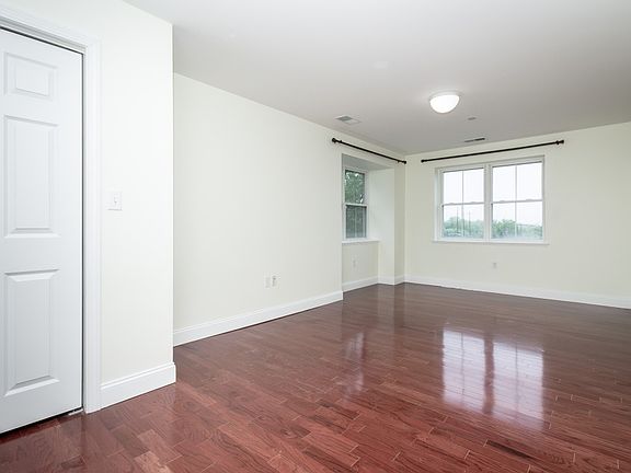 3rd image of 120 Wyllis Ave Unit 319