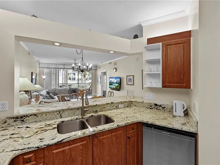 7622 Pebble Creek Cir #102 — Photo 5