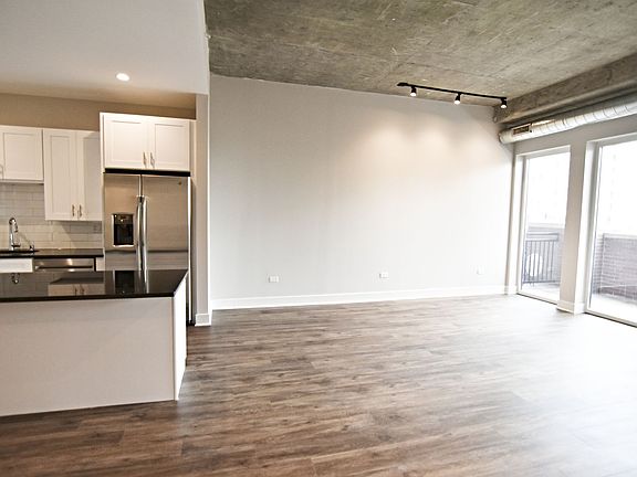 4th image of 3817-45 N Broadway St #3833-509