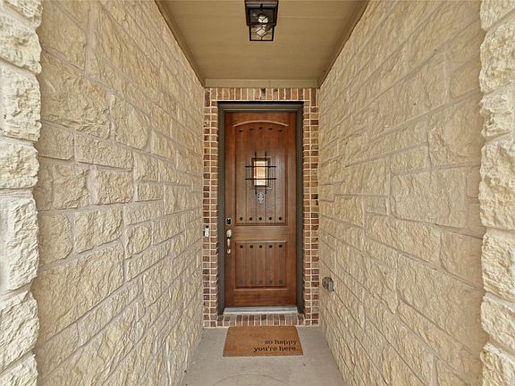 3rd image of 1724 Stinnett Dr