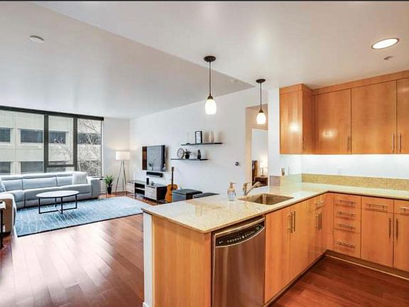 3rd image of 38 N Almaden Blvd Unit 309