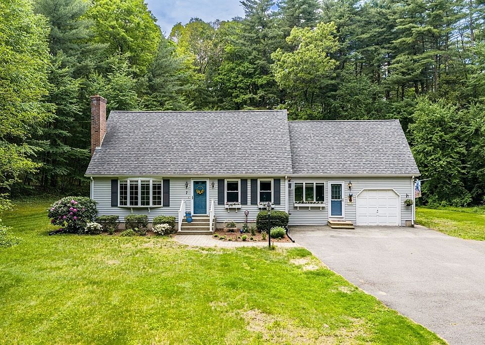 1st image of 7 Caroline Cir
