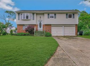 231 Montana Ave, Bay Shore, NY 11706