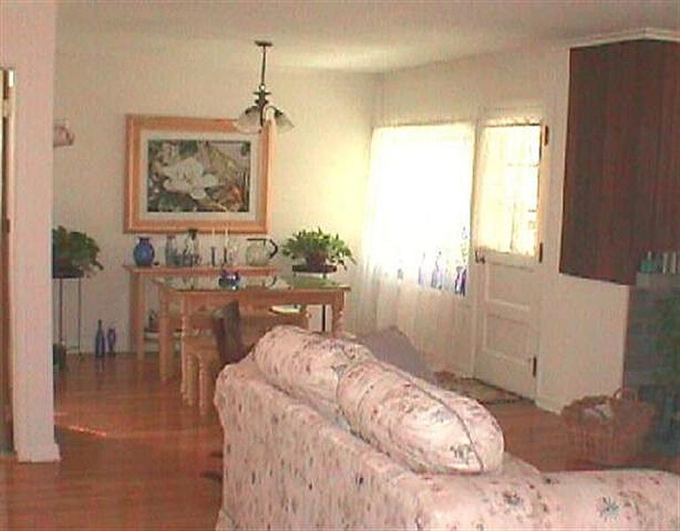5th image of 8 SCHUYLER Road