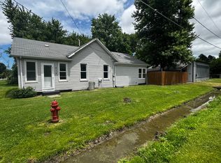 215 E Main St, Tamaroa, IL 62888