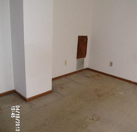 4th image of 906 Noddymill Ln E