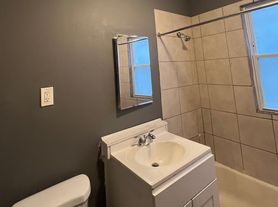 2432 N 39th St, Milwaukee, WI