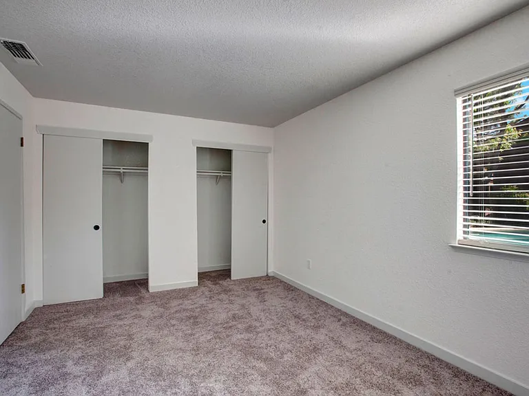 St. George Apartments — Photo 29