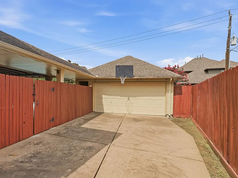 2114 Gentryside Dr — Photo 34