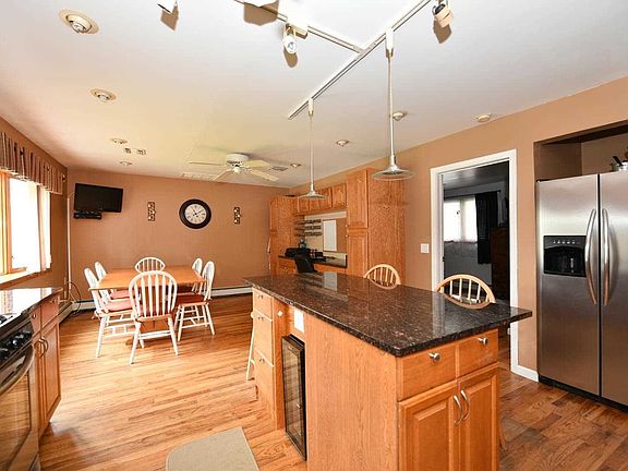 5th image of 1296 Lakeshore Dr