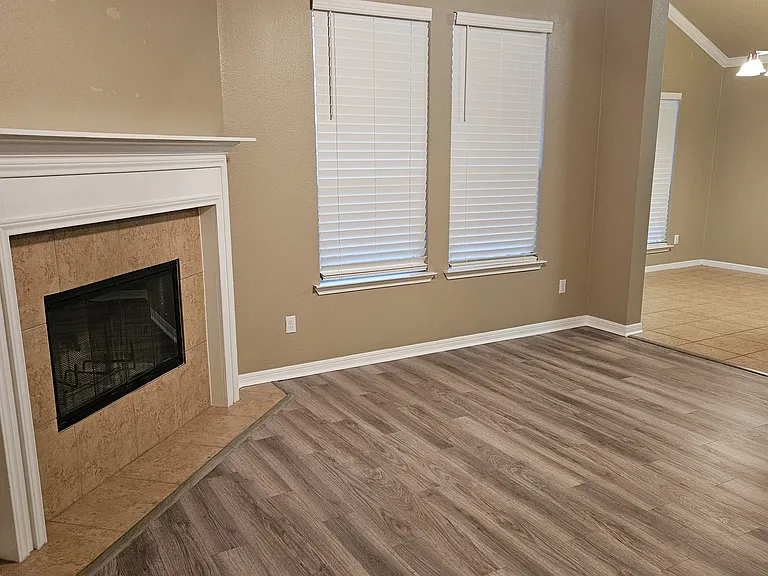 8121 Fieldstone Dr — Photo 3