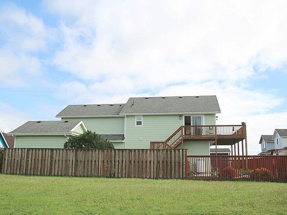 3rd image of 12 Darien Ln