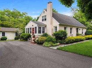 36 Old Coach Rd, East Setauket, NY 11733