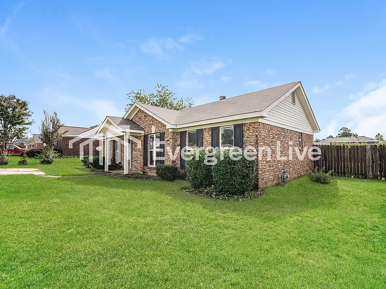 3345 Hamden St — Photo 3