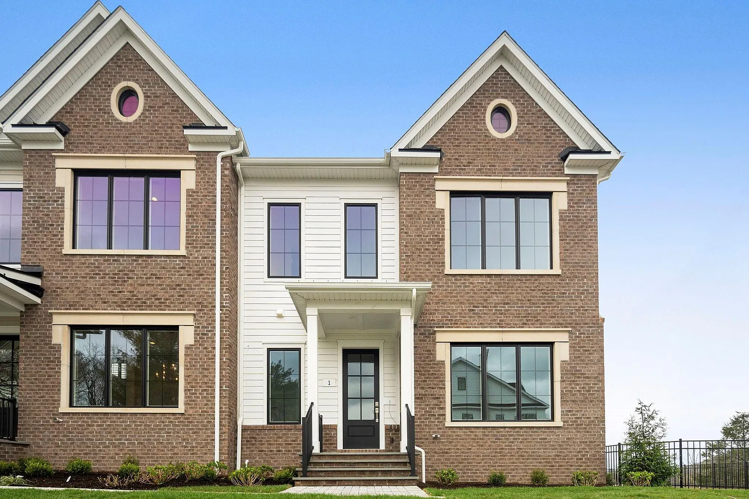 1 Dewitt Dr photo 1