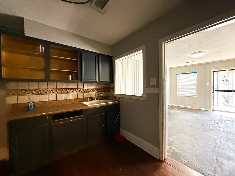1027 Waring Rd — Photo 14