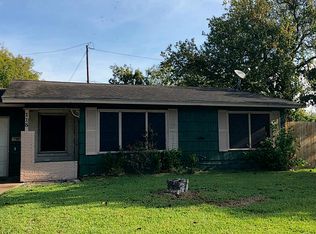 118 Forest Oaks Ln, Lake Jackson, TX 77566