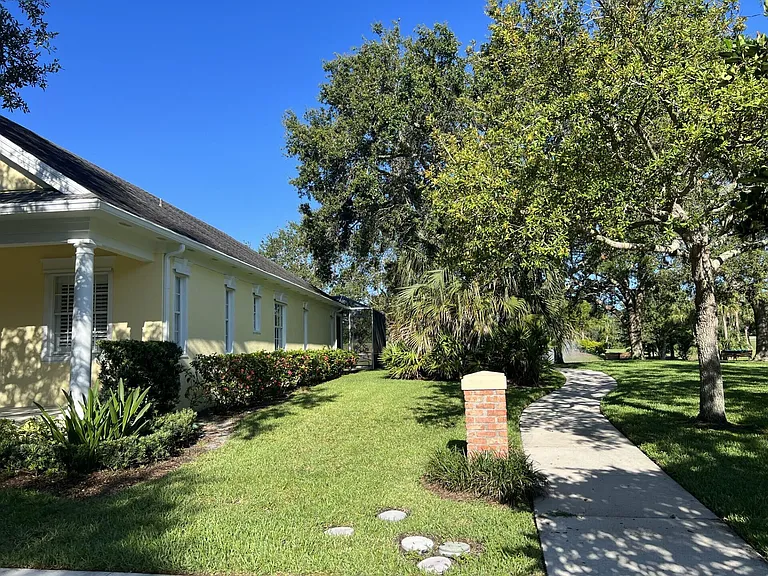 180 Barbados Dr — Photo 2