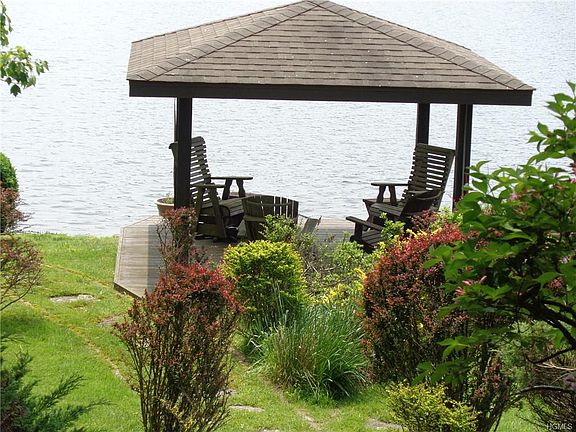 5th image of 61 Scarborough Cir
