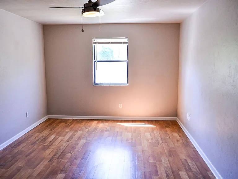 4105 NE 17th Ter — Photo 12