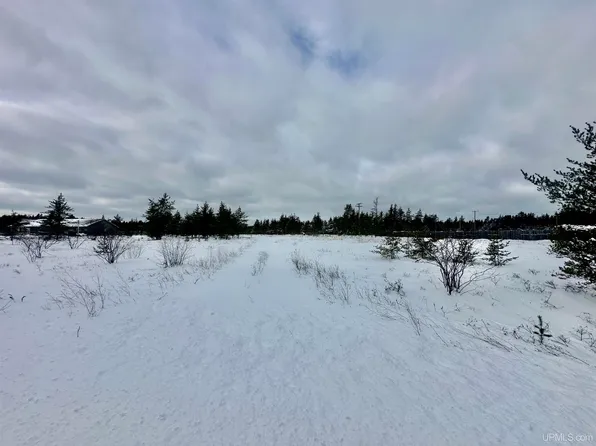 E Airfield Rd, Gwinn, MI 49841