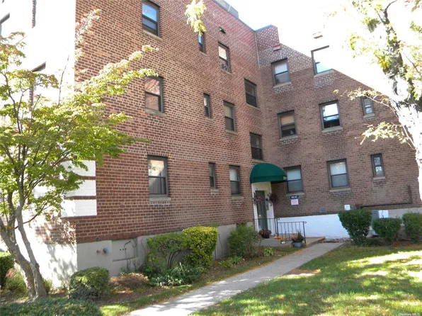 215-47 47 Avenue #3C, Bayside, NY 11361