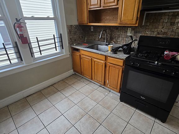 2nd image of 129-131 Carolina Ave #2L