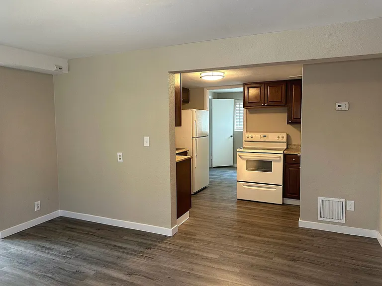 102 W Ida Ave — Photo 13