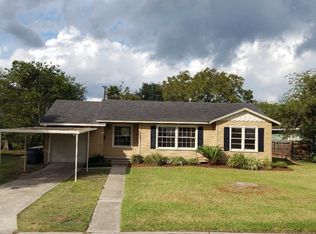 608 E Mesquite Ln, Victoria, TX 77901